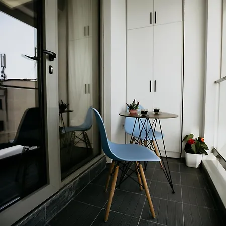 Stylish Nest @15 Min To Center *